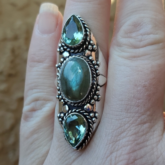New Labradorite & Tsavorite 925 Silver Statement Ring. - Picture 9 of 16
